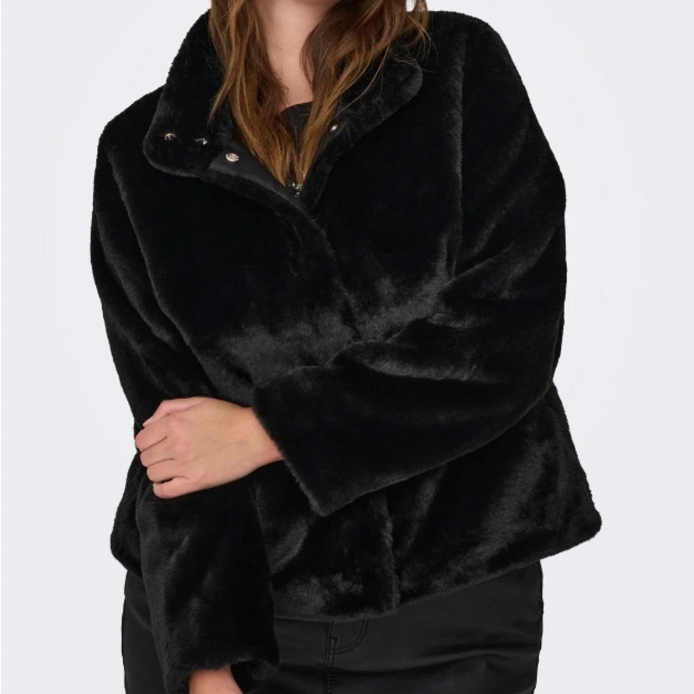 ONLY faux fur black jacket